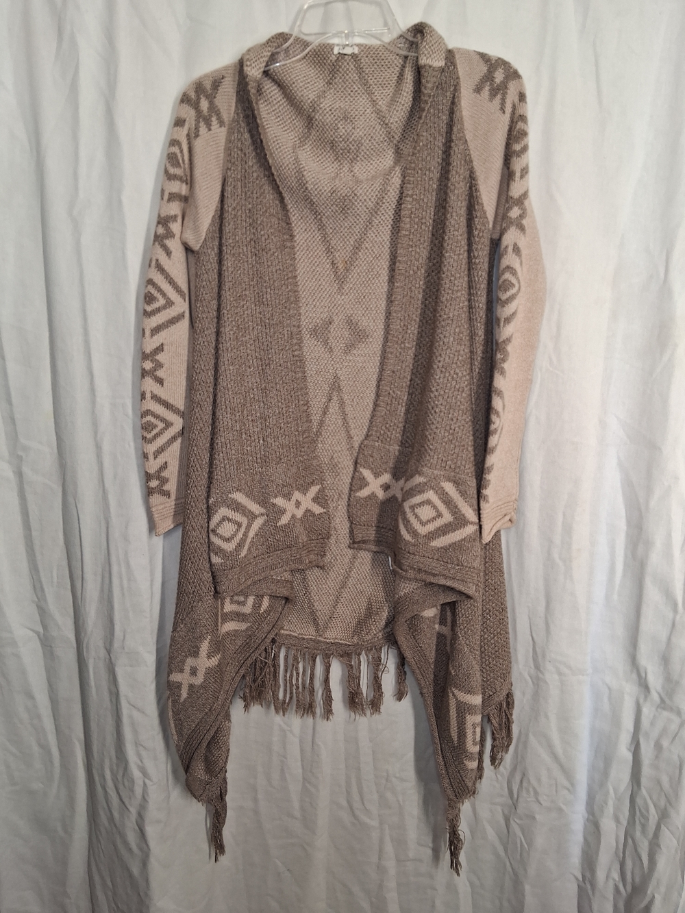 En Creme Taupe and Cream Aztec Fringe Open-Front Cardigan